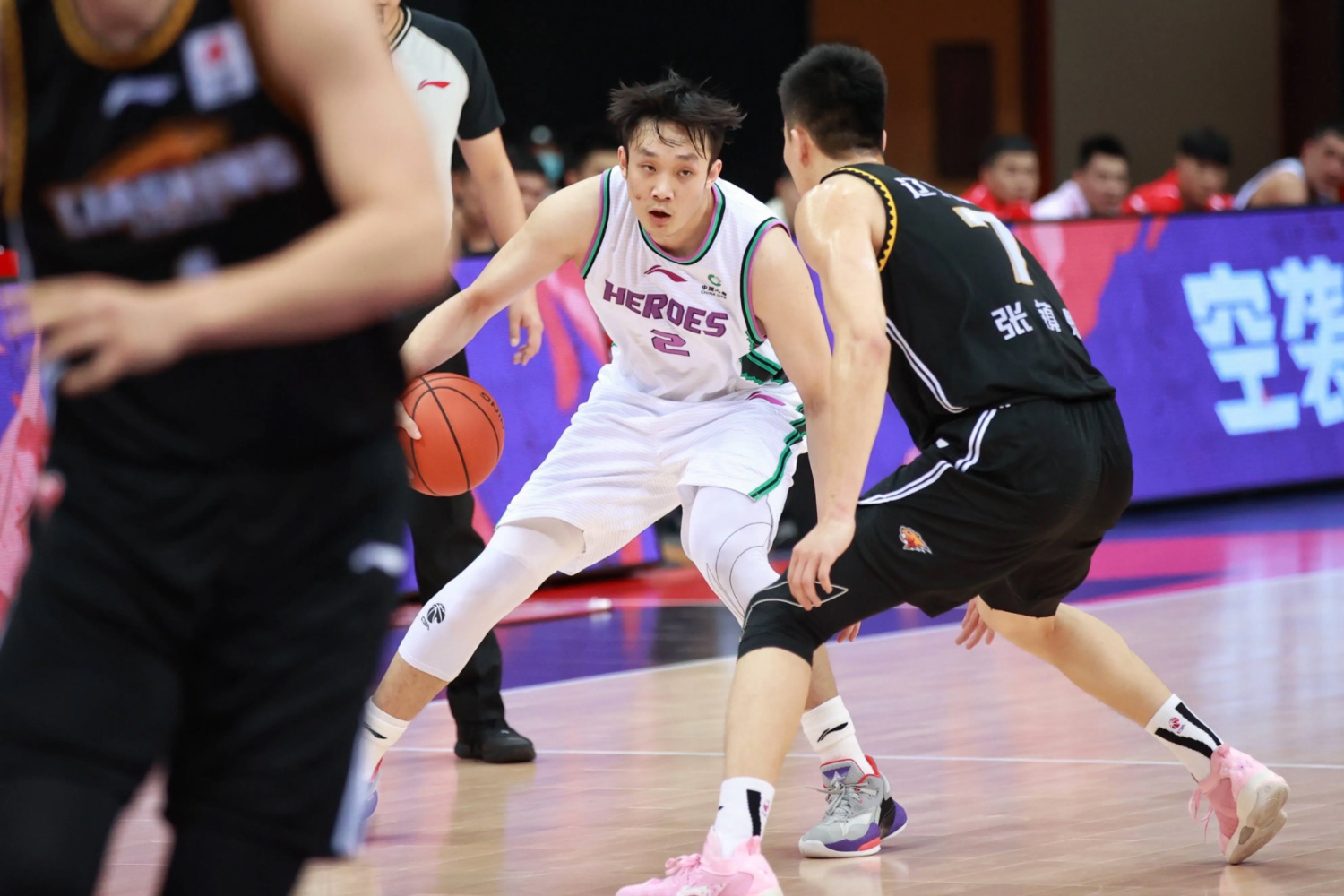 九游游戏中心官网-广州队发布备战花絮,今晚篮板制胜,法国杯任务艰巨,赛季目标并未改变的简单介绍