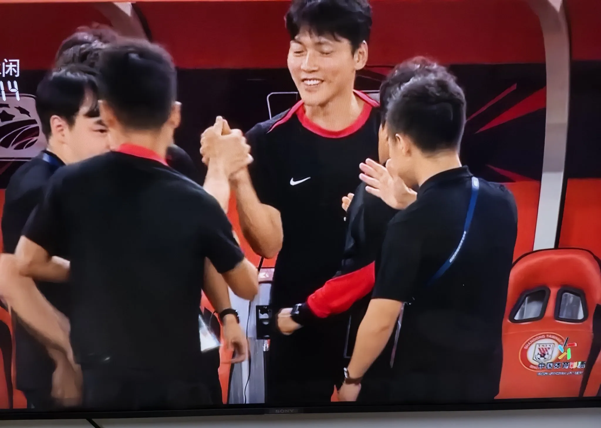 九游游戏中心官网-国际比赛日体能课后，山东泰山再遭质疑备战法国杯，气氛紧张，阵容厚度经受考验的简单介绍